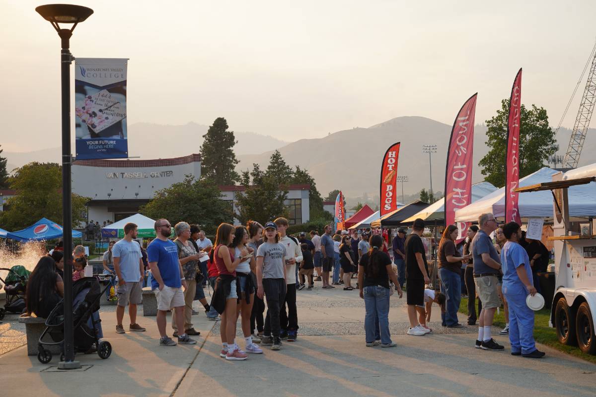 Food Truck Knight 2025 event with food vendors, students and community members