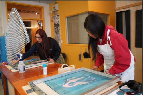 Students creating serigraph prints in Printmaking (ART224) Students creating serigraph prints in Printmaking (ART224)